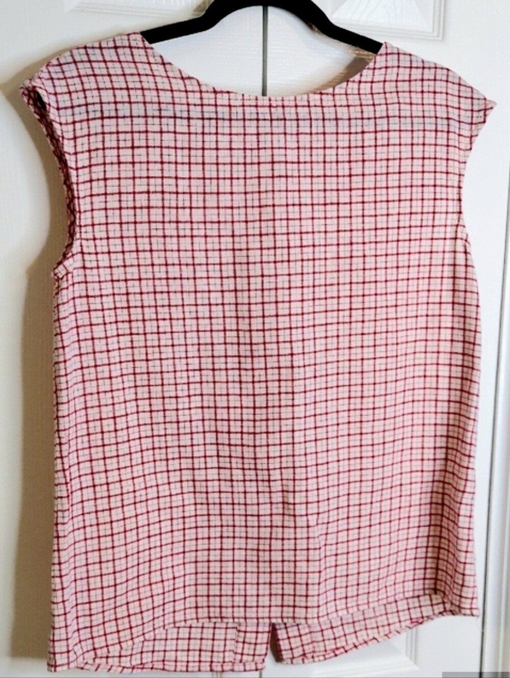 Max Studio Top, Size‎ Small, Red Check, Linen, Buttons Down Back, Sweet!